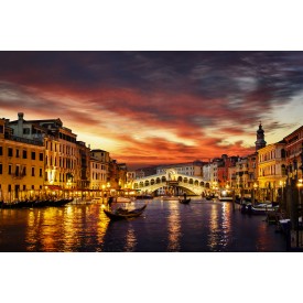 Ponte Rialto at sunset in Venice, Italy